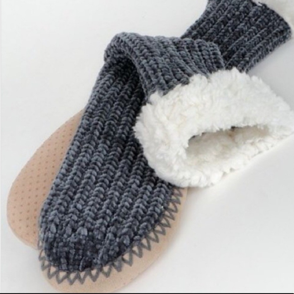 πHPπChenille Slipper Socks - Picture 3 of 5